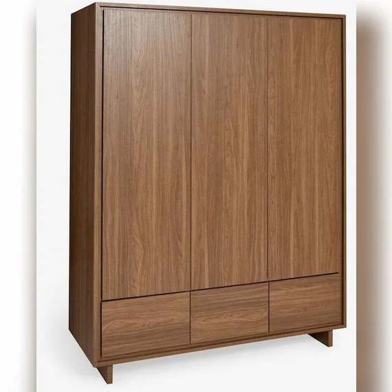THE MODERN WARDROBE – MODEL A2034